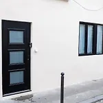 Rez De Chausse Dans Une Rue Pavee 4 Pers Nation
